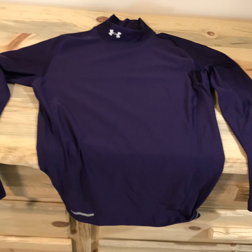 Under armour like new long sleeve shirt